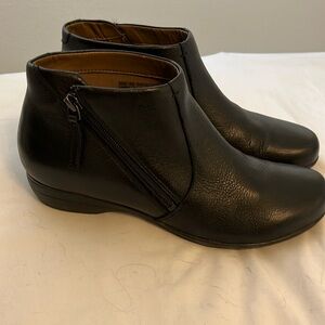 Ladies Dansko fifi black leather ankle boots. Pre owned. Excellent condition